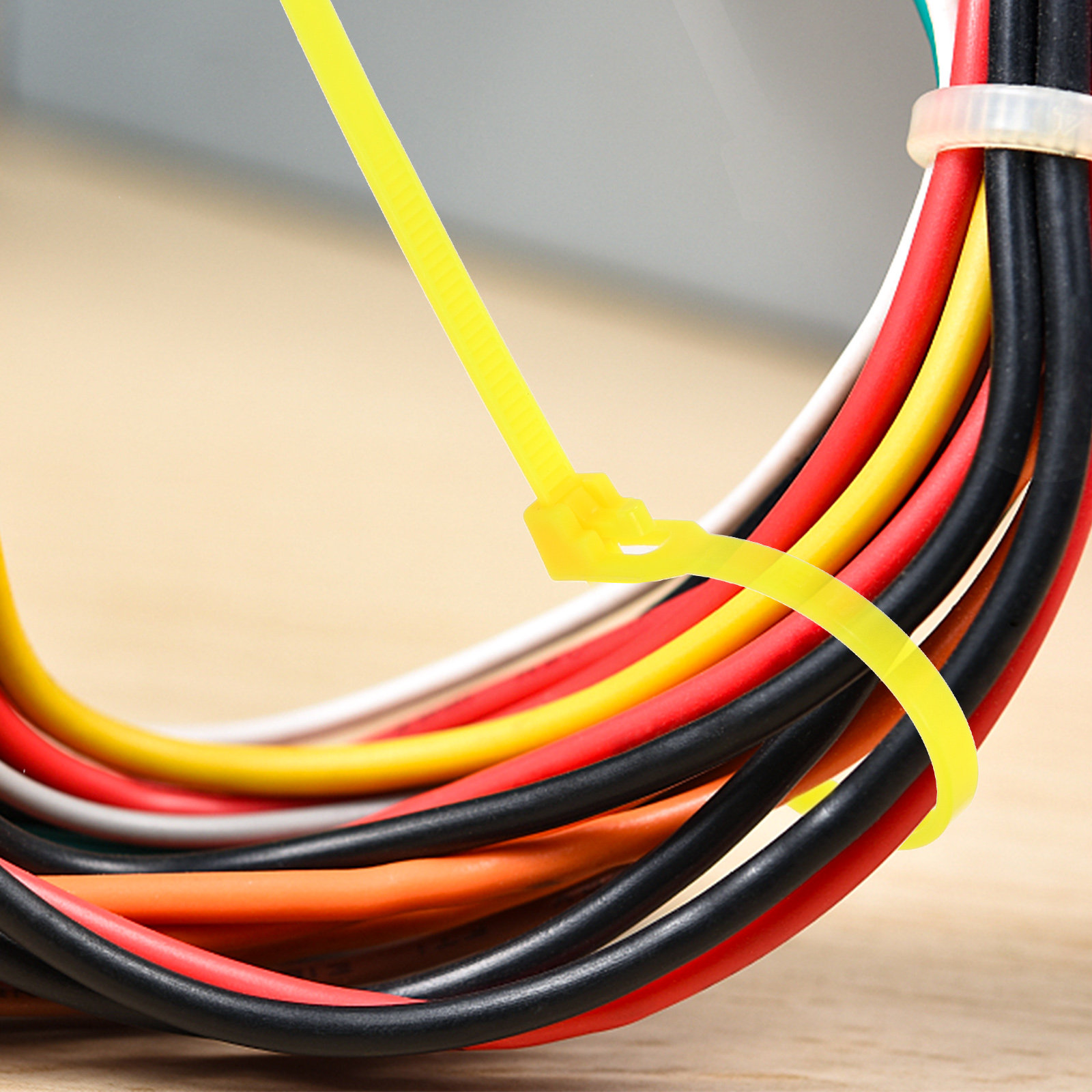 500個入り ヘビーデューティーケーブルタイ セルフロック式 - Garden Wire Twist Tie のレビューと価格